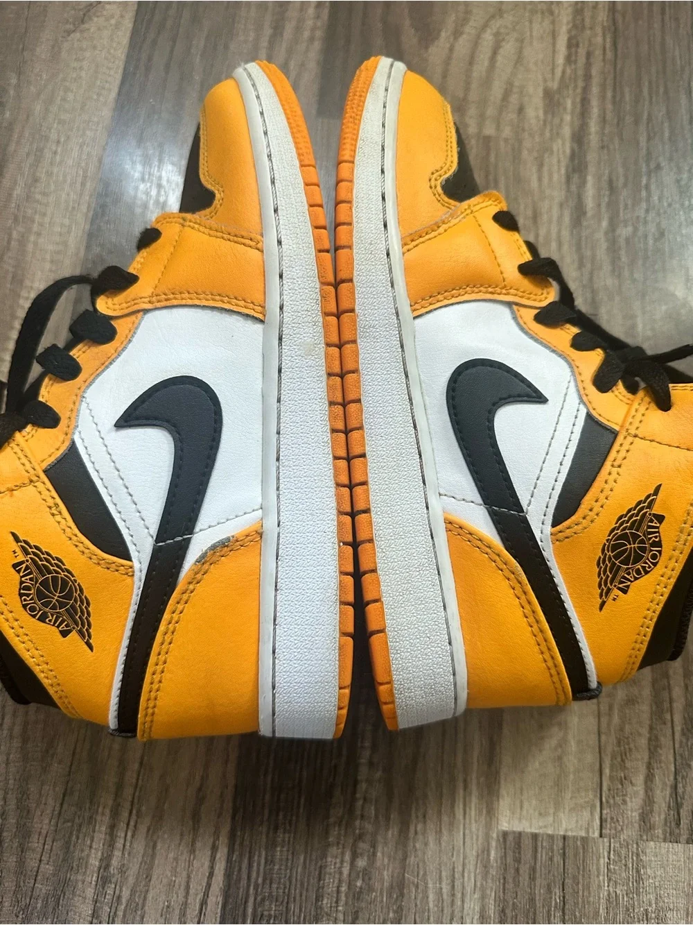 Nike Jordan 1 mid taxi yellow black size 4